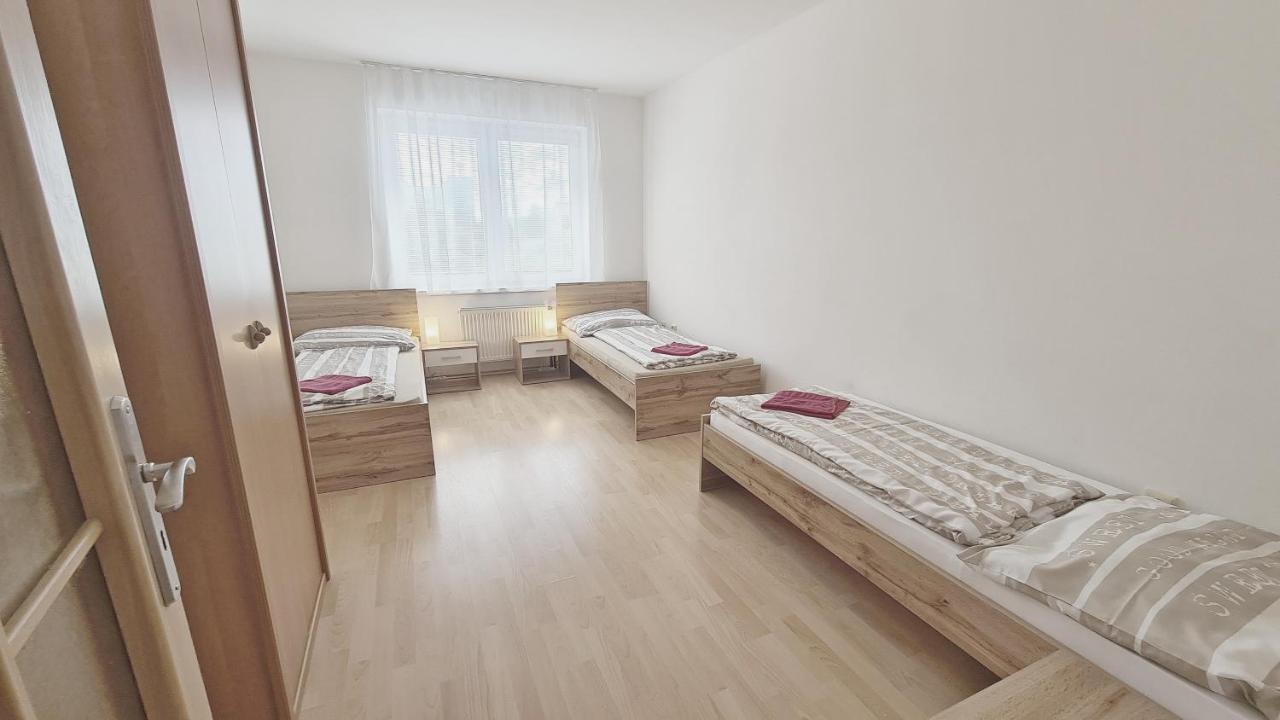 Apartmany Zlatovska Trencin Bagian luar foto
