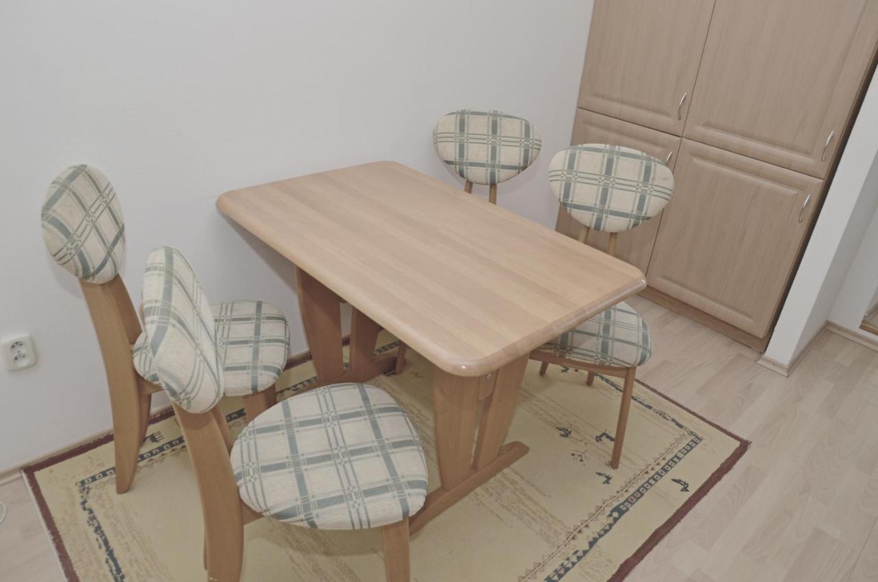 Apartmany Zlatovska Trencin Bagian luar foto