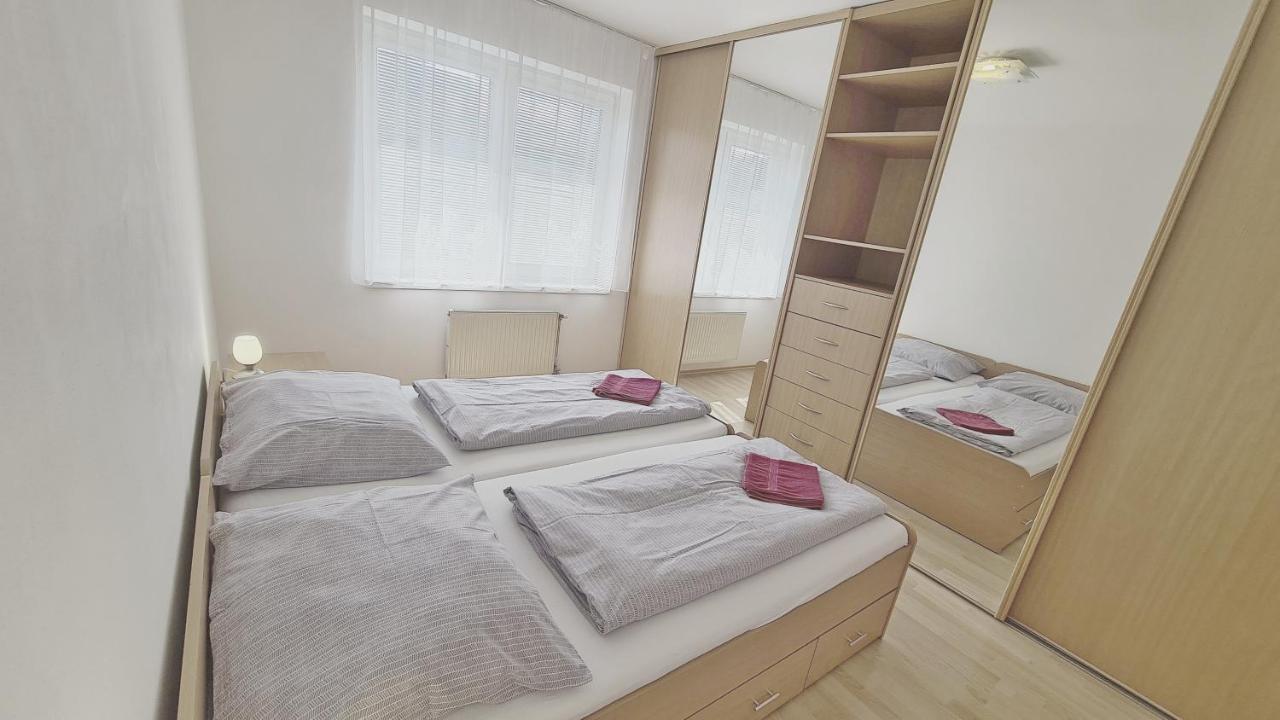 Apartmany Zlatovska Trencin Bagian luar foto