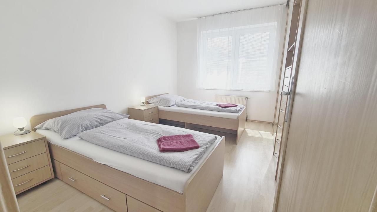 Apartmany Zlatovska Trencin Bagian luar foto
