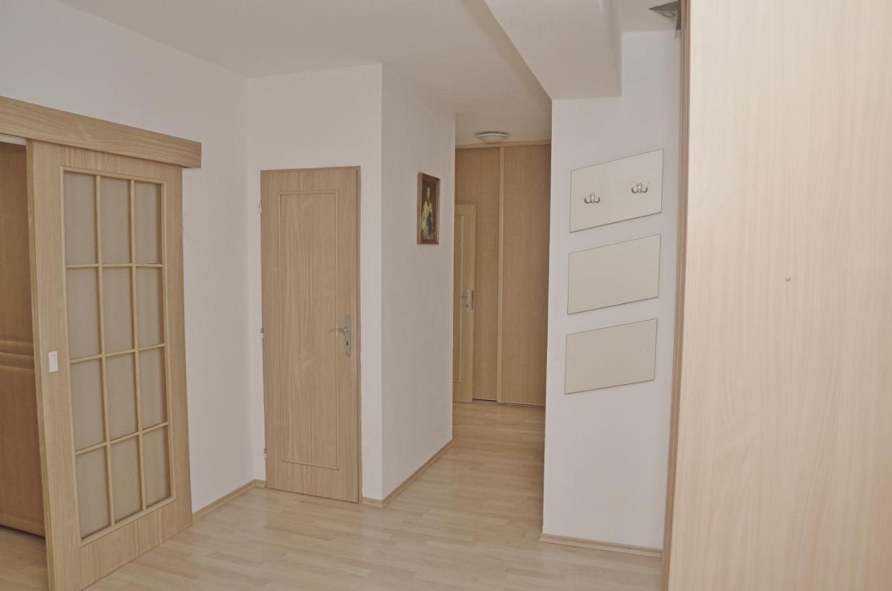 Apartmany Zlatovska Trencin Bagian luar foto