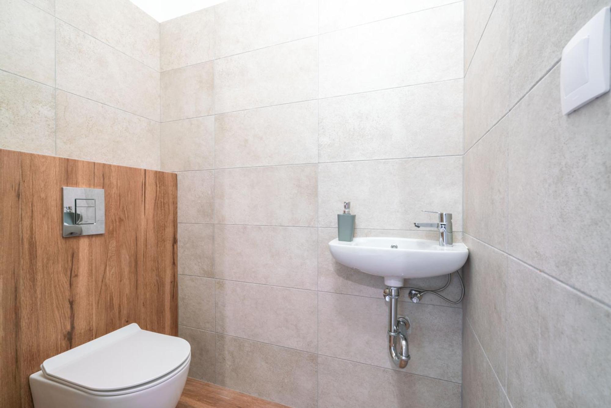 Apartmany Zlatovska Trencin Bagian luar foto