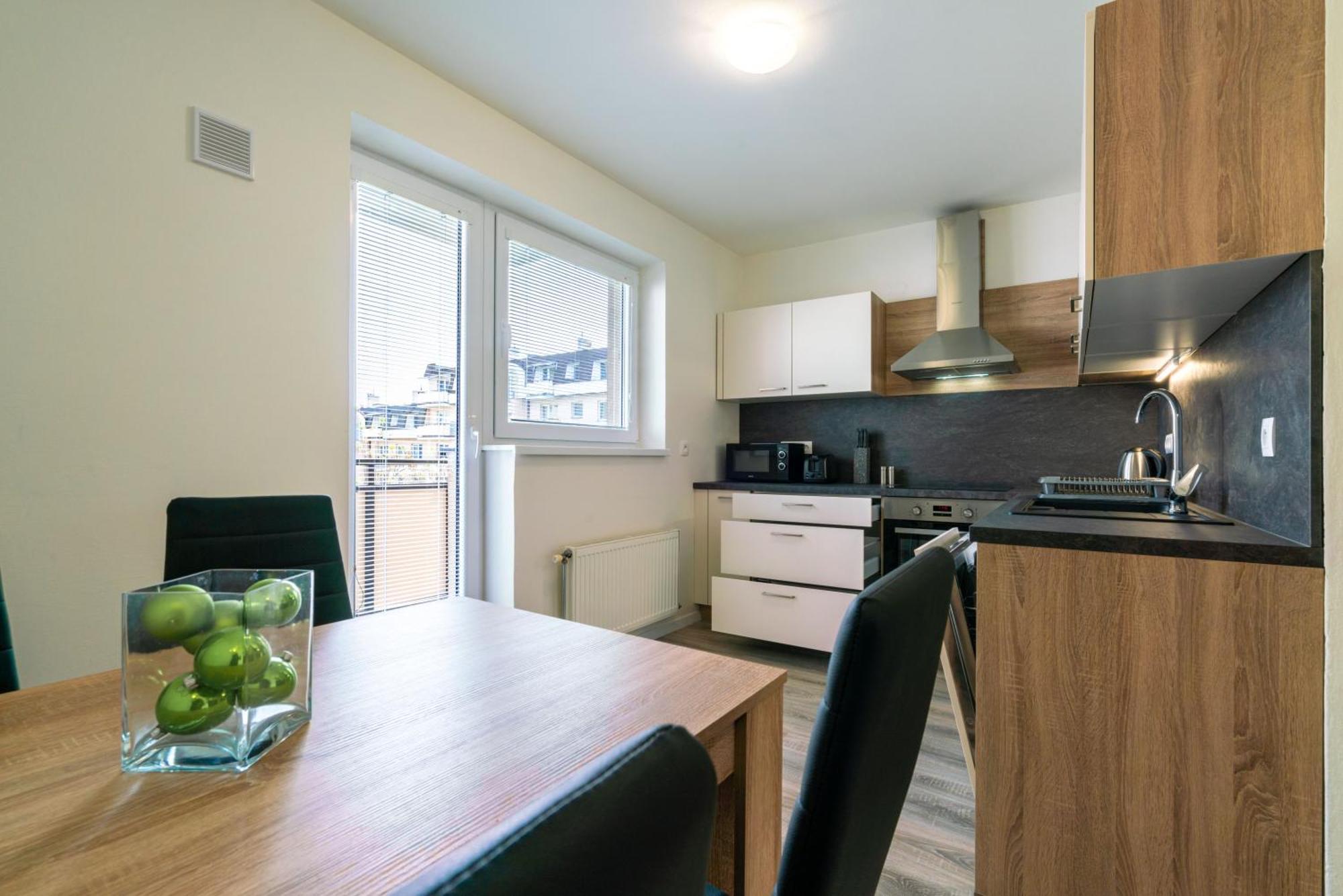Apartmany Zlatovska Trencin Bagian luar foto