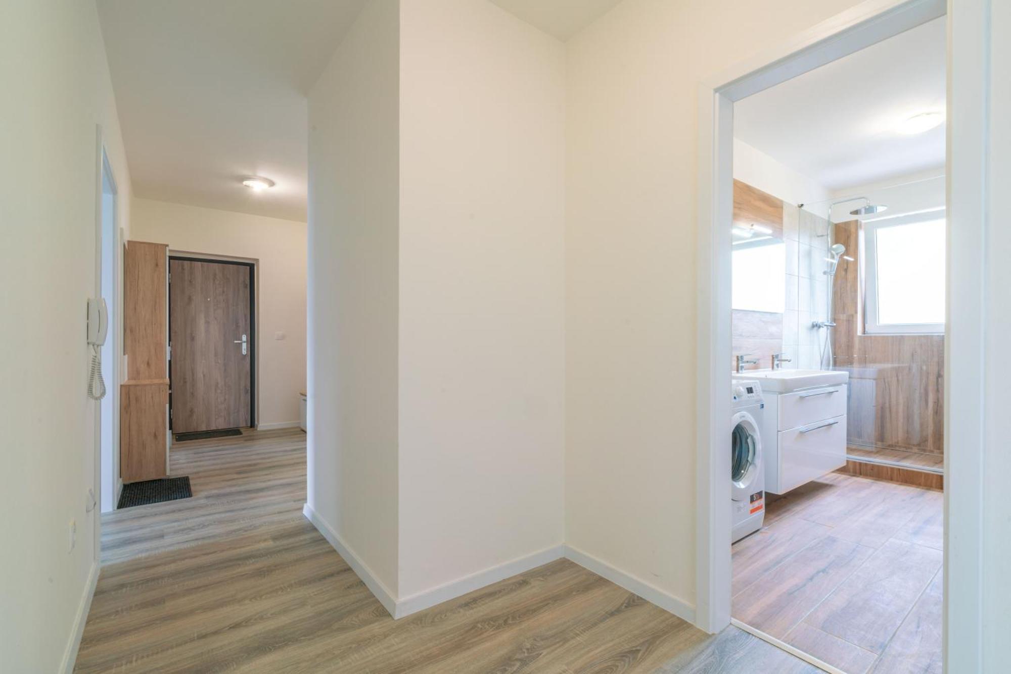 Apartmany Zlatovska Trencin Bagian luar foto